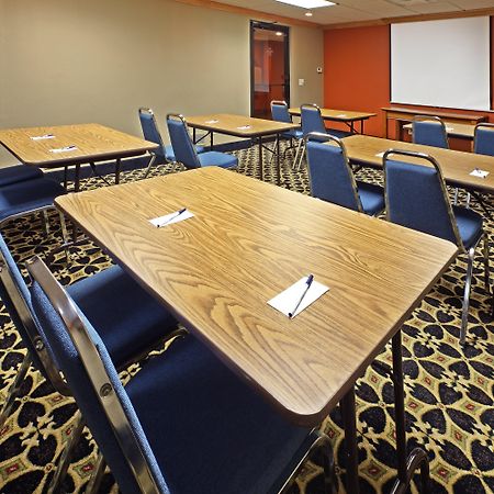 Holiday Inn Express & Suites Fayetteville University Of Arkansas Area By Ihg Exterior photo