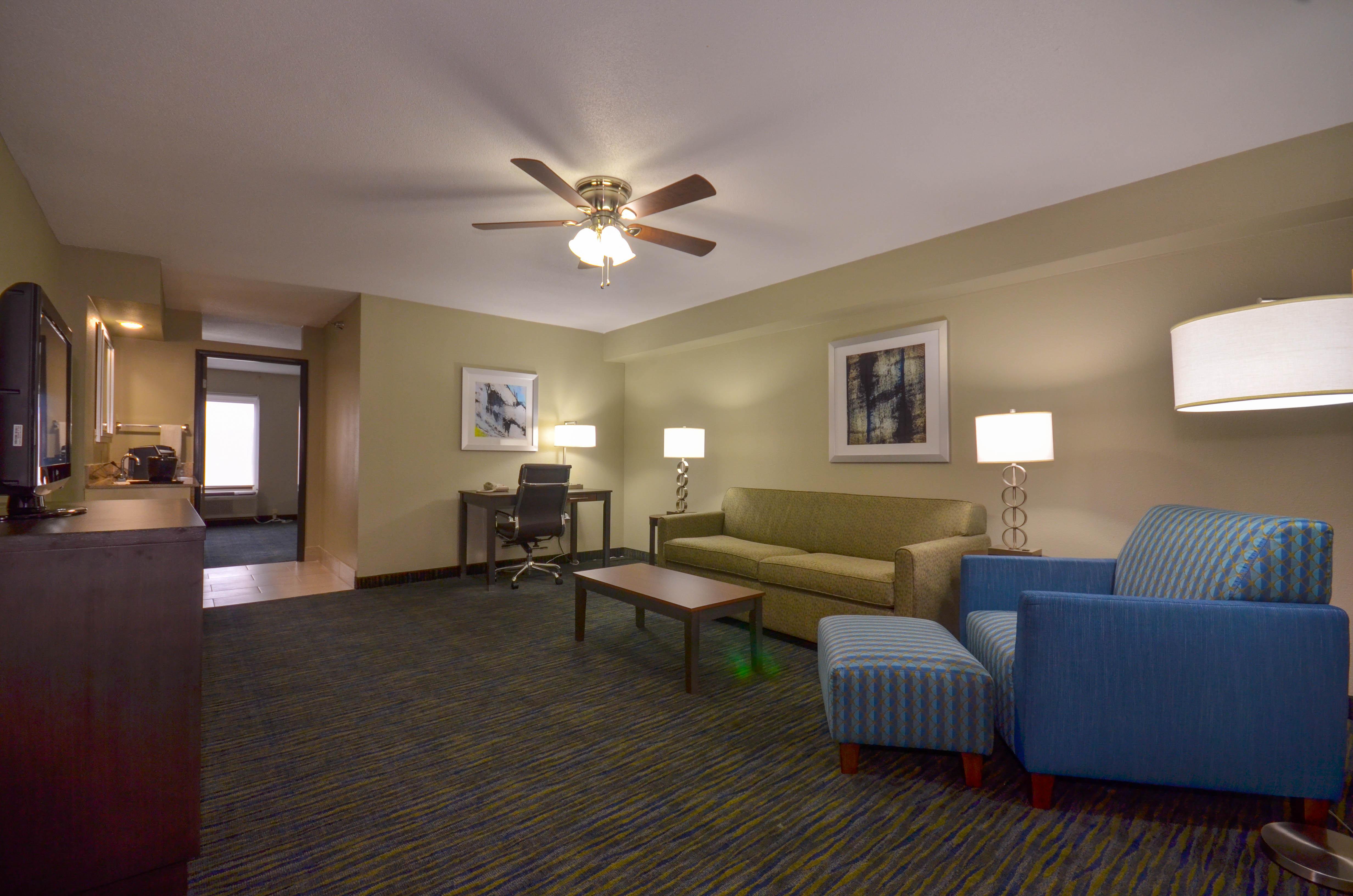 Holiday Inn Express & Suites Fayetteville University Of Arkansas Area By Ihg Exterior photo