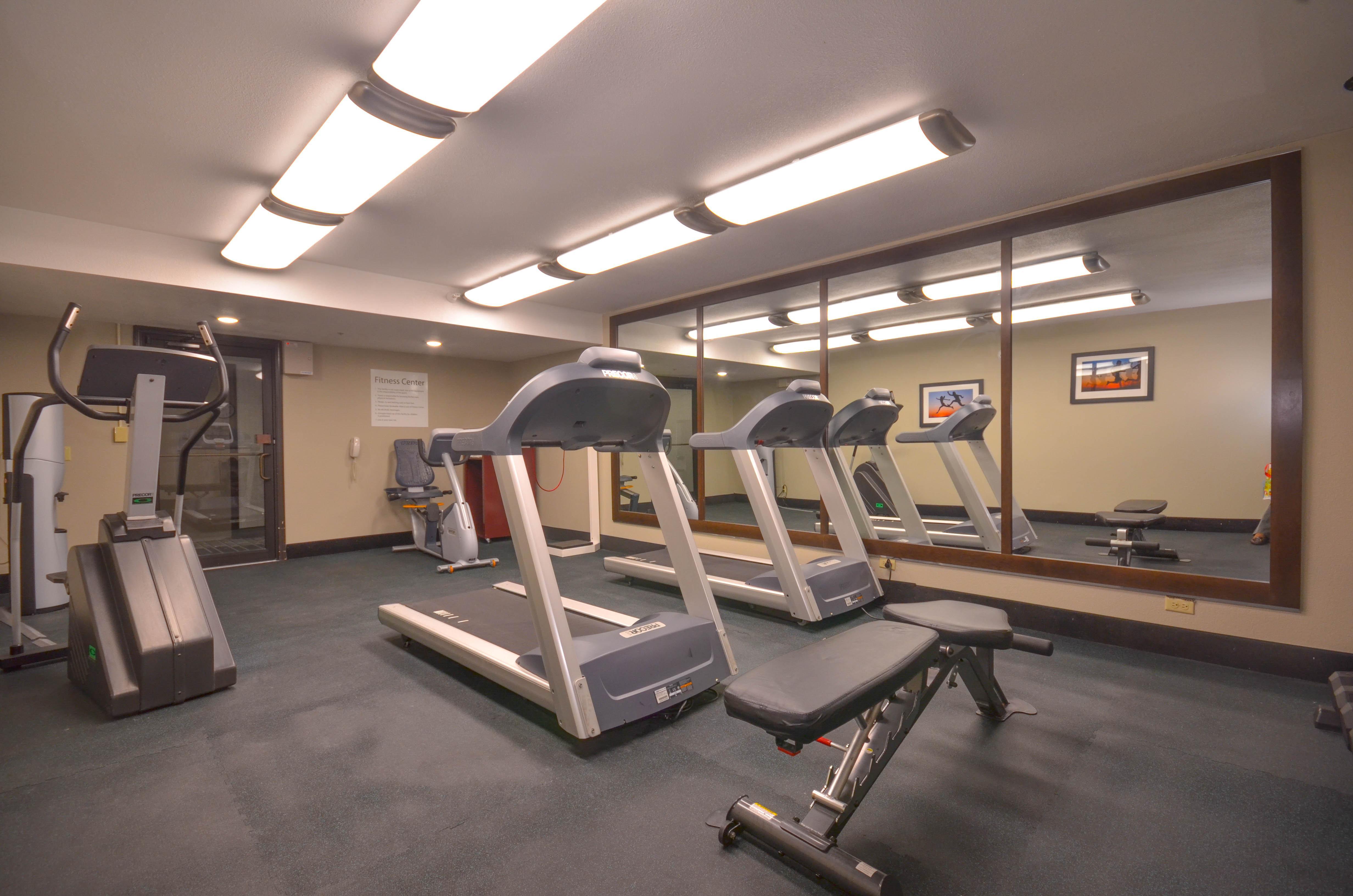 Holiday Inn Express & Suites Fayetteville University Of Arkansas Area By Ihg Exterior photo